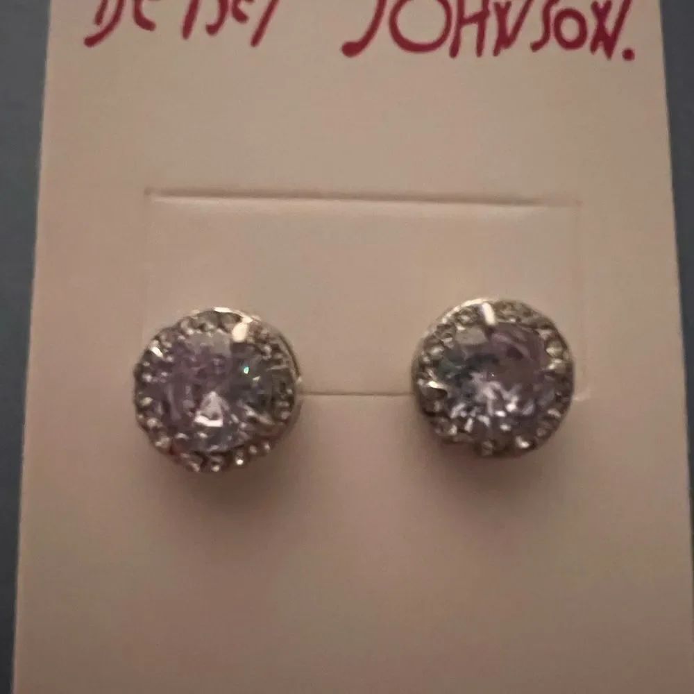 🔹 Betsey Johnson Sparkling CZ Silver Stud Earrings 🔹